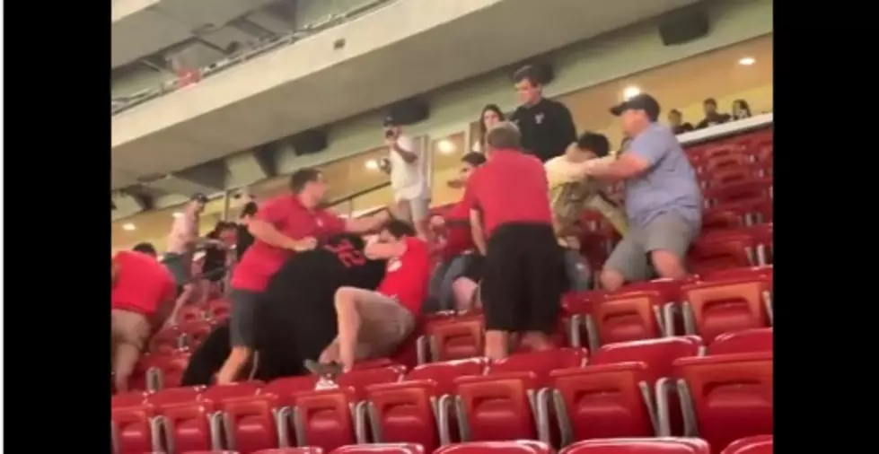 TX Tech & UH fans fight (@atxhobogrl, Twitter)